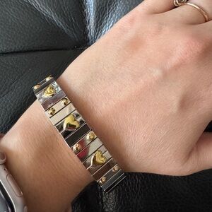Gold Heart Stretch Bracelet – Elegant Stainless Steel Design